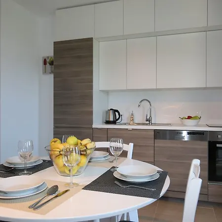 Roberta Apartment
